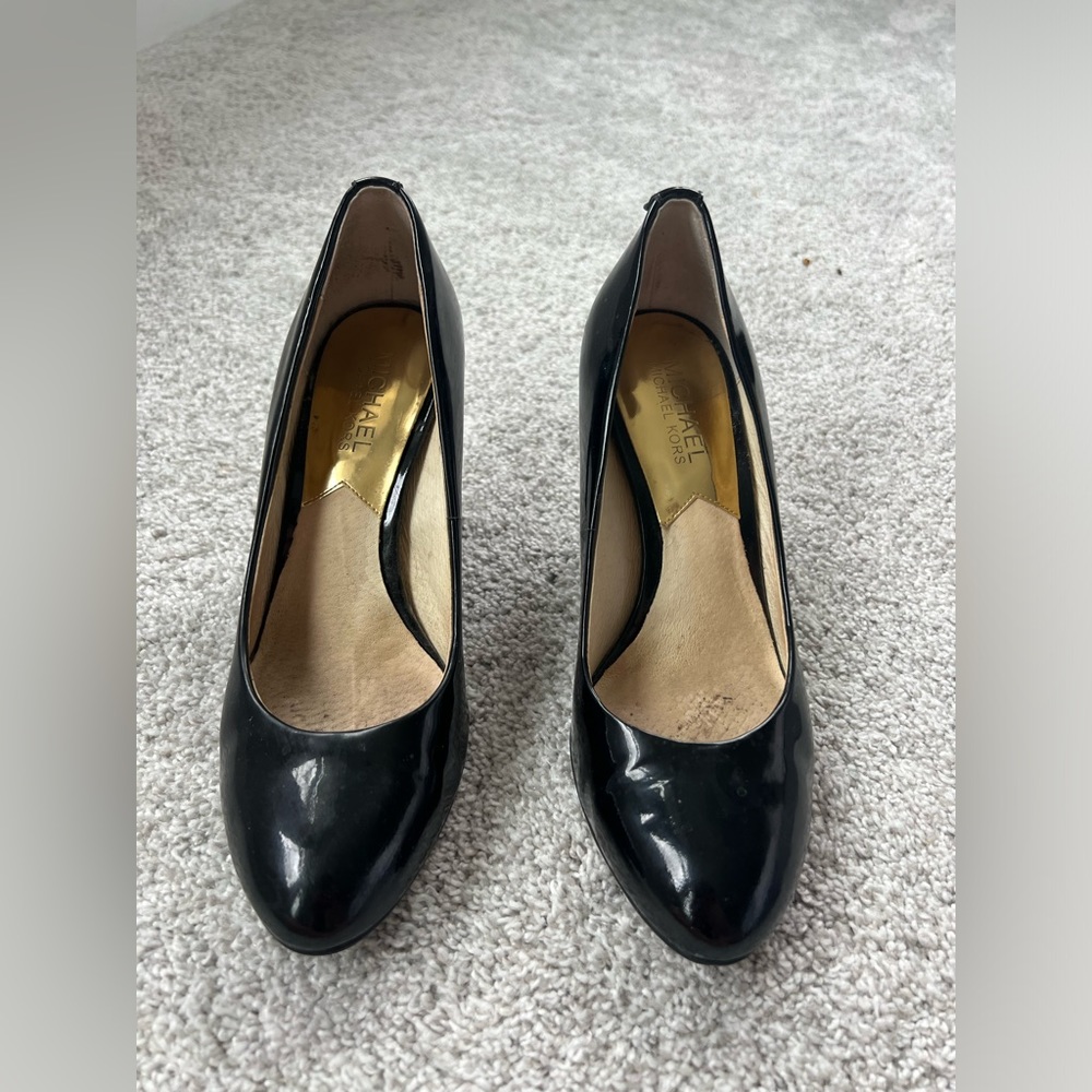 Michael Kora Rounded Toe Pumps Black Patent Leather Size 6.5